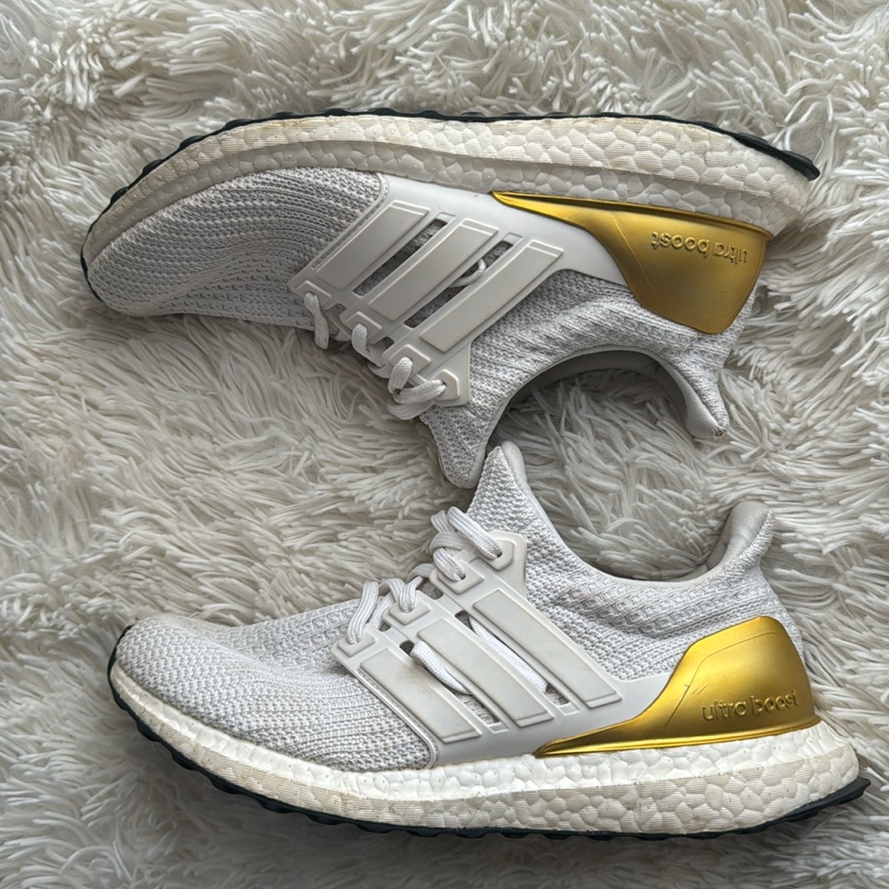 ADIDAS ULTRA BOOST WHITE/ GOLD